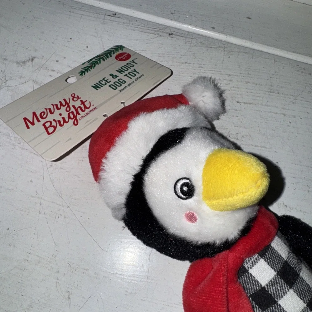Merry & Bright Nice & Noisy PENGUIN Dog‎ Toy Red Squeaky Thrash Plush Toss Shake